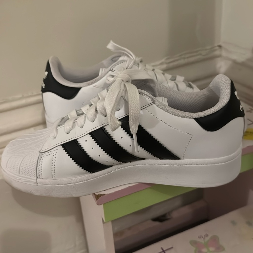 Size 9 Unisex Adidas Superstar White and Black